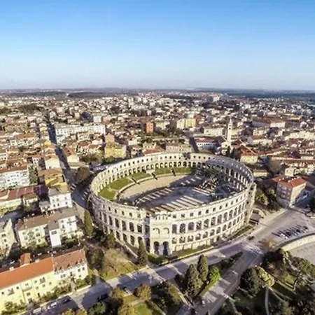 Apartment La Dolce Vita Luxury With Best Free Private Parking In City Center Pula
