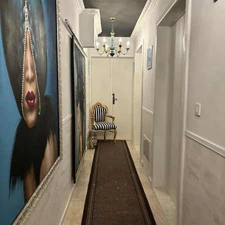 La Dolce Vita Luxury With Best Free Private Parking In City Center Apartment