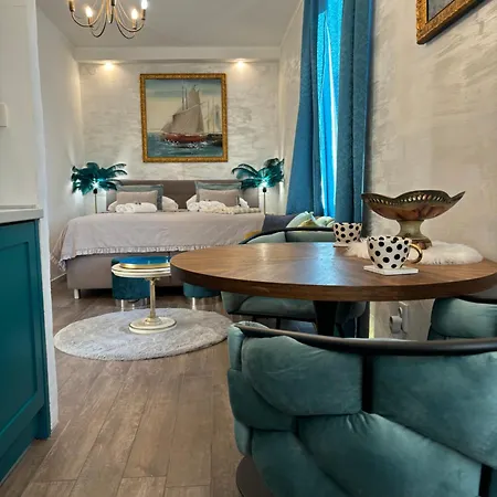 La Dolce Vita Luxury With Best Free Private Parking In City Center Apartment