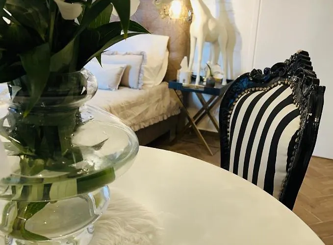 La Dolce In The Center With Private Parking *