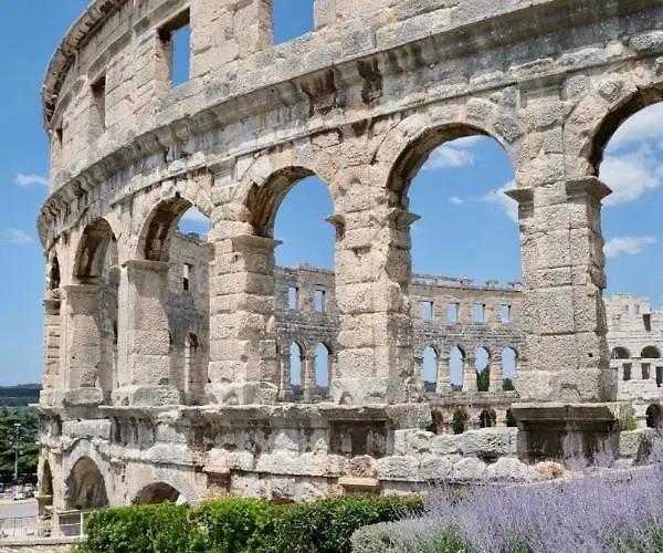 Daire La Dolce In The Center With Private Parking Pula