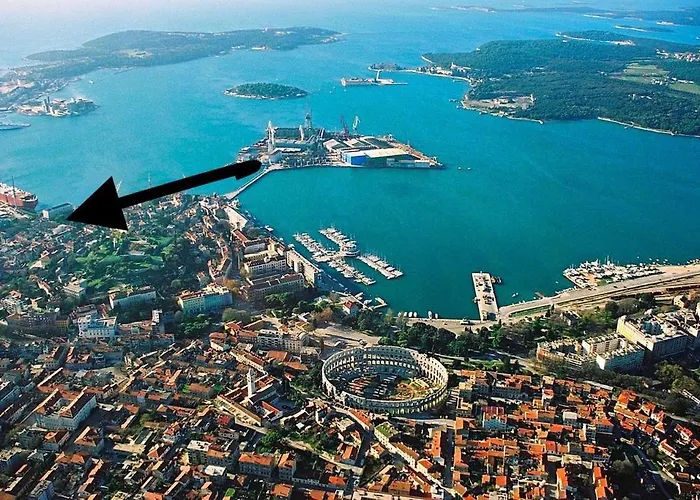 La Dolce In The Center With Private Parking Pula